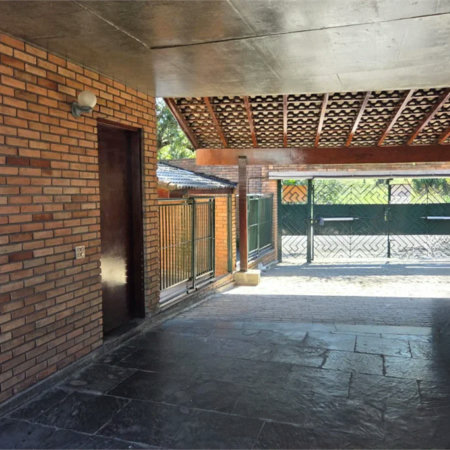 Casa à venda com 4 quartos, sendo 2 suítes, em Cidade São Francisco, São Paulo, SP