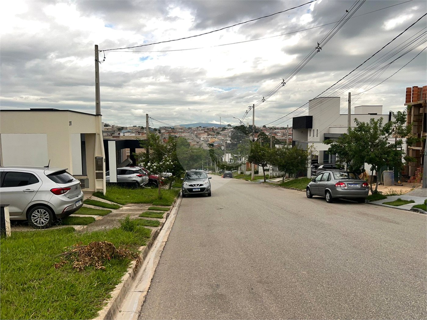 Casa à venda com 3 quartos, sendo 1 suíte, no condomínio Horto Florestal Villagio, Sorocaba - SP