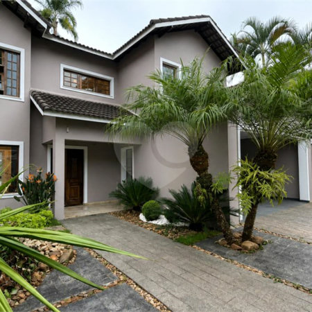 Casa à venda com 4 quartos, sendo 2 suítes, em Interlagos, São Paulo, SP