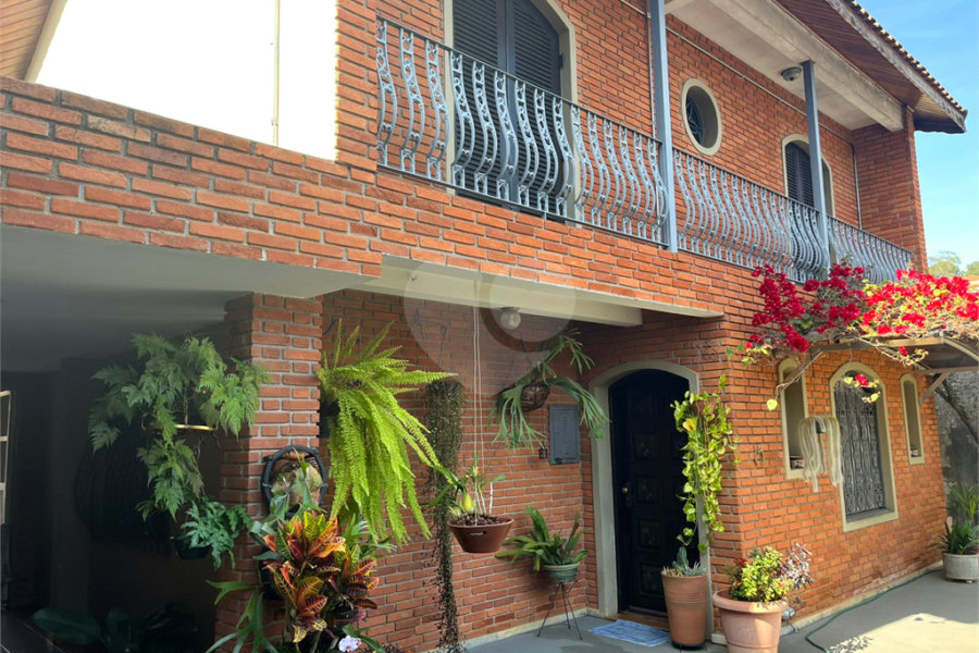 Sobrado à venda com 5 quartos em Horto, São Paulo, SP