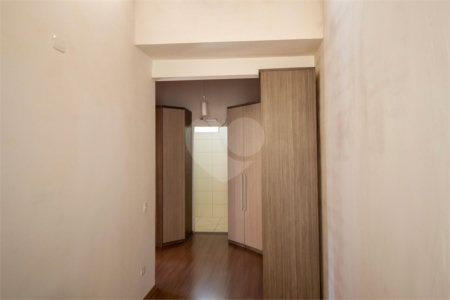 Sobrado à venda com 4 quartos, sendo 1 suíte,  em Vila Aguiar, São Roque, SP