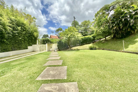 Casa à venda com 4 suítes no condomínio Recanto Impla, Carapicuíba - SP