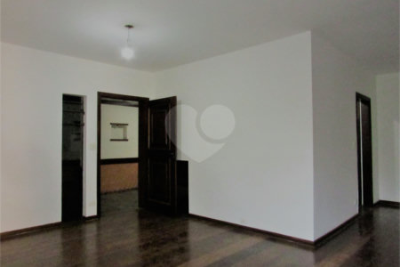 Casa à venda com 3 quartos, sendo 1 suíte, em Santo Amaro, São Paulo, SP