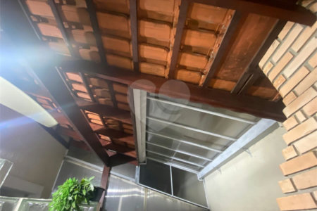 Casa à venda com 3 quartos, sendo 1 suíte, no condomínio Village Millano, Mogi das Cruzes - SP