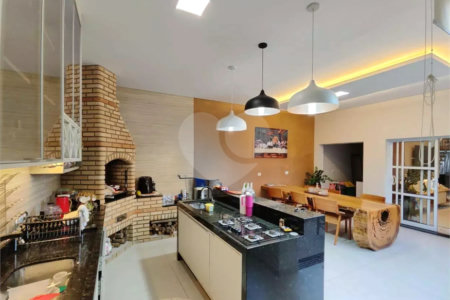 Casa à venda com 2 suítes no condomínio Parque Imperial, Salto - SP