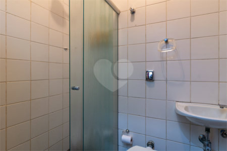 Casa à venda com 4 quartos, sendo 3 suítes,  no condomínio Vila das Flores, São Paulo - SP