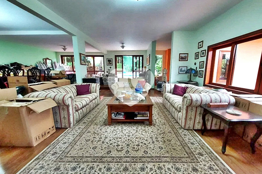 Casa à venda com 4 quartos, sendo 2 suítes, no condomínio Parque Imperial da Cantareira, Mairiporã - SP