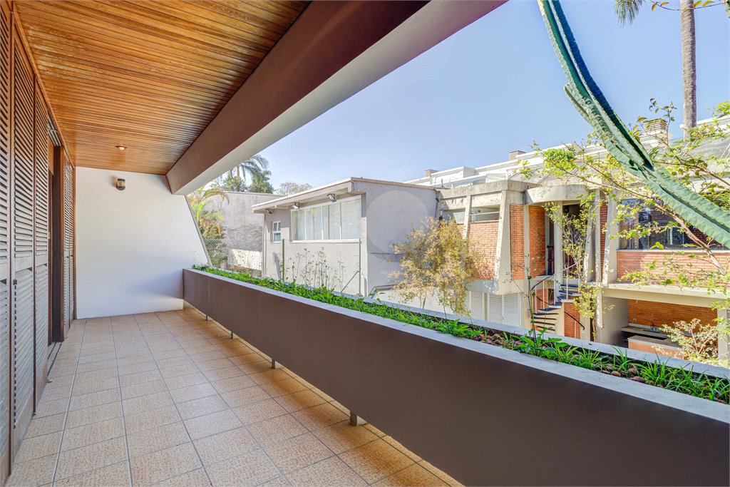 Casa à venda com 5 quartos, sendo 3 suítes, em Alto da Boa Vista, São Paulo, SP