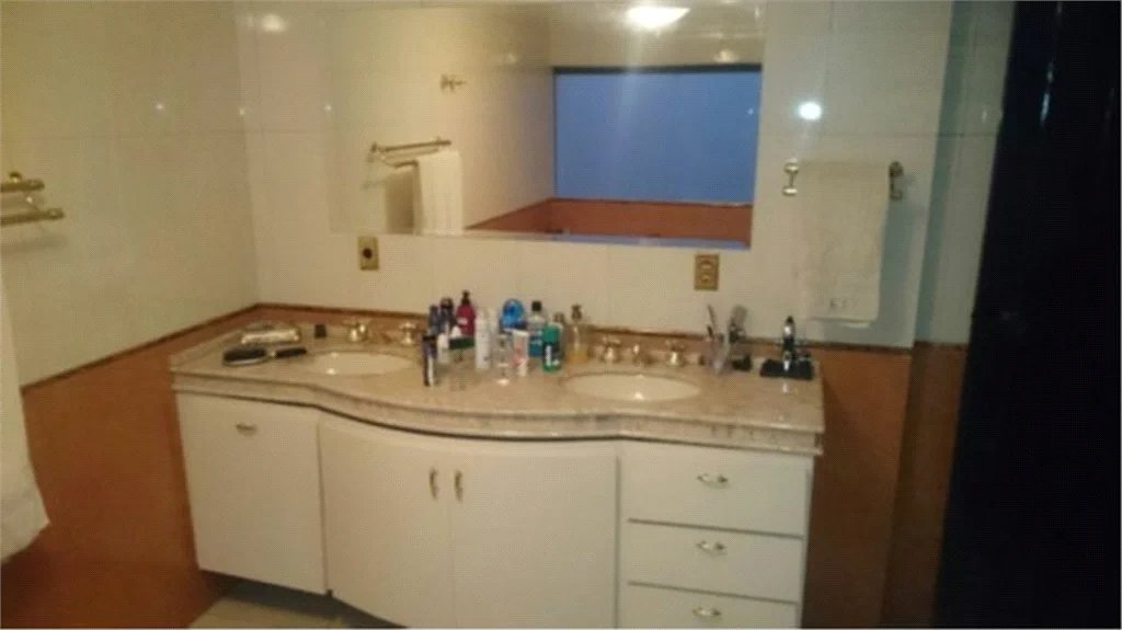 Sobrado à venda com 5 quartos, sendo 2 suítes, em Brooklin Paulista, São Paulo, SP