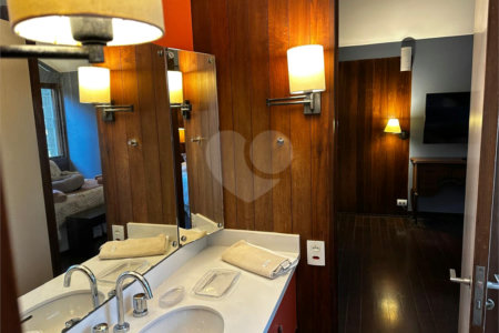 Casa à venda com 5 quartos, sendo 3 suítes, em Morumbi, São Paulo, SP
