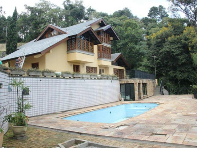 Sobrado à venda com 7 quartos, sendo 5 suítes,  no Centro, Mairiporã, SP
