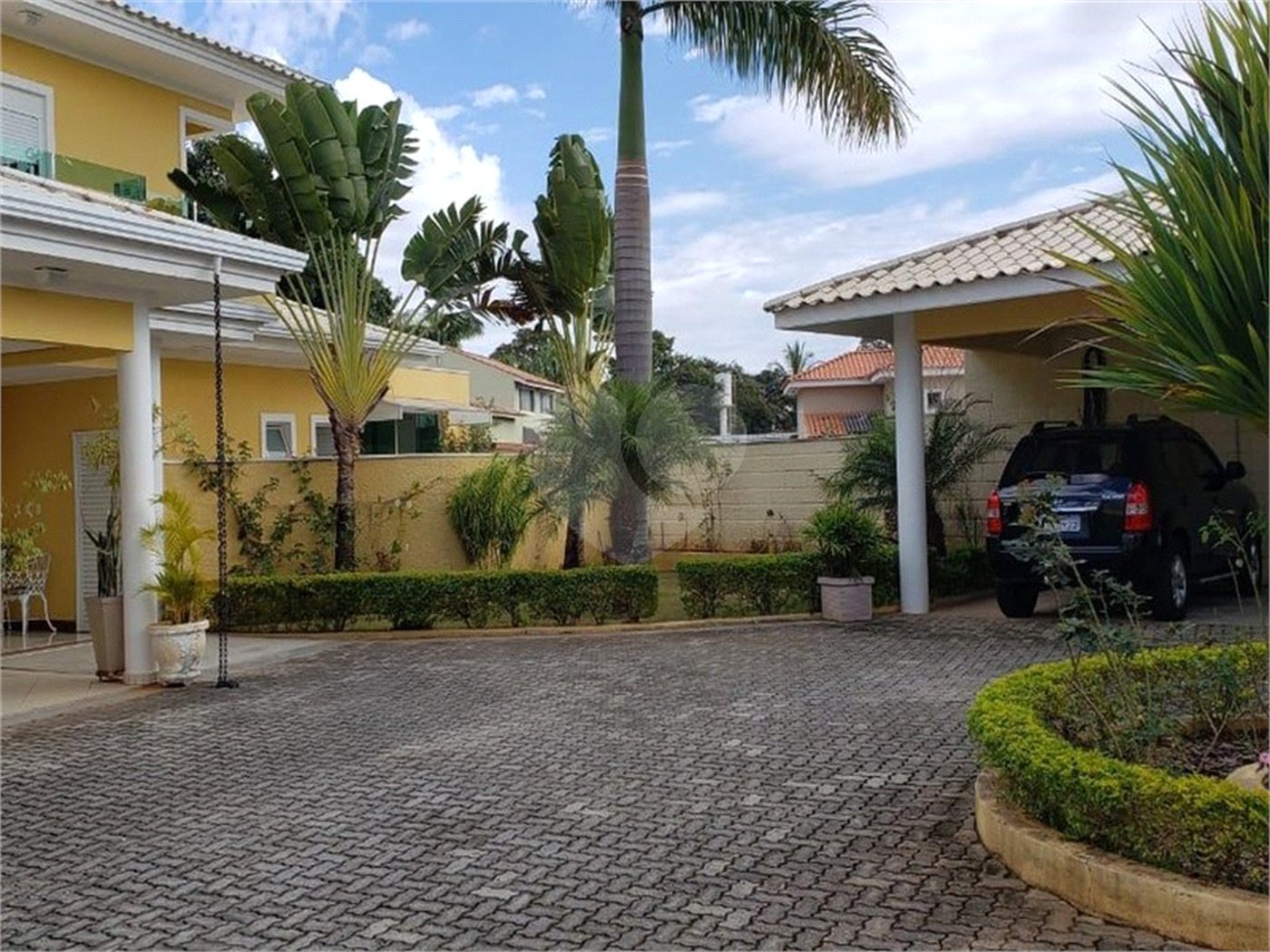 Casa à venda com 4 suítes no condomínio Aldeia da Serrinha, Sorocaba - SP