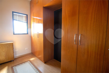 Sobrado à venda com 5 quartos, sendo 3 suítes, no Centro, São Roque, SP