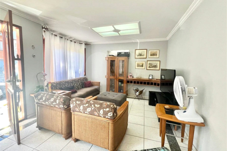 Casa à venda com 3 quartos, sendo 1 suíte, no condomínio Heráclito Graça, São Paulo - SP
