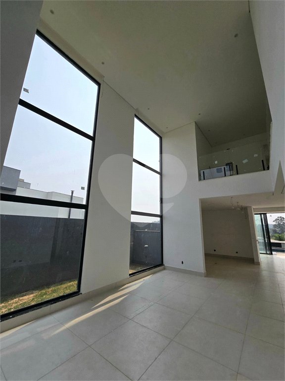 Casa à venda com 4 quartos, sendo 3 suítes, no condomínio Alphaville Nova Esplanada 4, Votorantim - SP