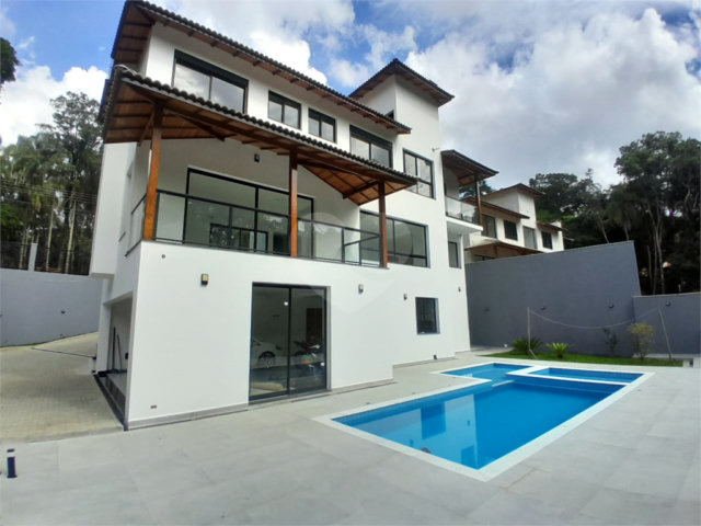 Casa à venda ou para alugar com 3 suítes no condomínio Sausalito, Mairiporã - SP