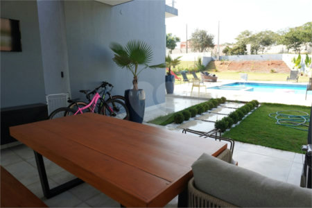 Casa à venda com 4 suítes no condomínio Fazenda Palmeiras Imperiais, Salto - SP