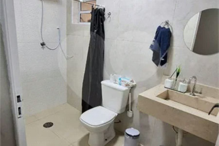 Casa de 2 quartos em Rua Orange, Vila Luzita, Santo André - Venda!