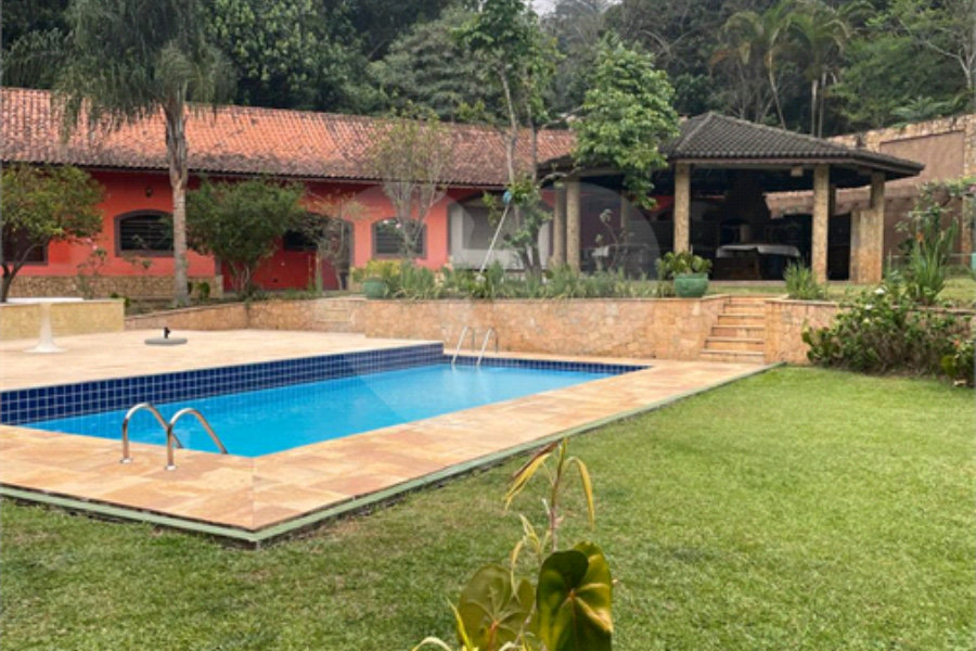 Casa à venda ou para alugar com 4 suítes no condomínio Alpes da Cantareira, Mairiporã - SP