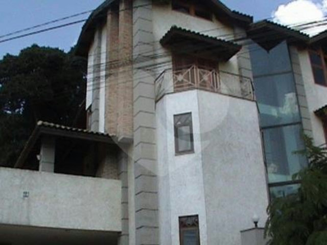Sobrado à venda com 4 suítes em Horto, São Paulo, SP