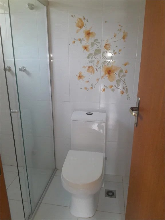 Casa à venda ou para alugar com 4 suítes em Chácaras São Carlos, Cotia, SP