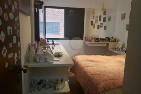 Apartamento à venda com 3 quartos, sendo 1 suíte, em Santo Amaro, São Paulo, SP