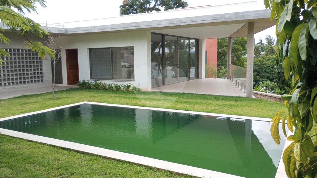 Casa à venda com 4 suítes no condomínio Estância Marambaia, Vinhedo - SP