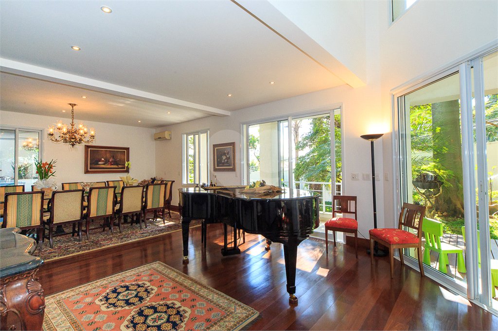 Casa à venda com 4 suítes no condomínio Vila Alba, São Paulo - SP