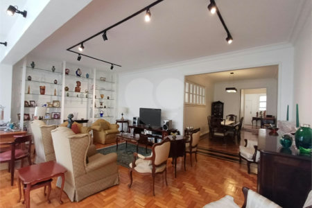 Apartamento à venda com 3 quartos, sendo 1 suíte, em Copacabana, Rio de Janeiro, RJ