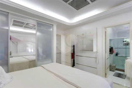 Sobrado à venda com 4 quartos, sendo 3 suítes, em Tucuruvi, São Paulo, SP