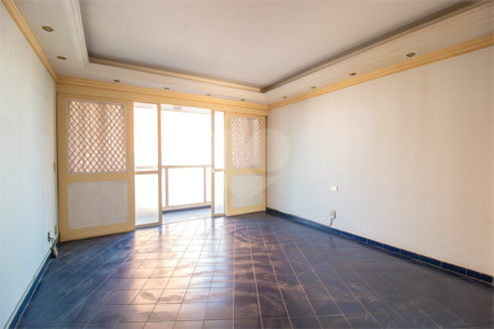 Apartamento à venda com 3 quartos, sendo 1 suíte, em Campo Belo, São Paulo, SP