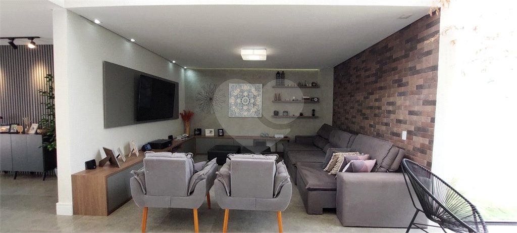 Casa à venda ou para alugar com 4 suítes no condomínio Figueira Garden, Atibaia - SP