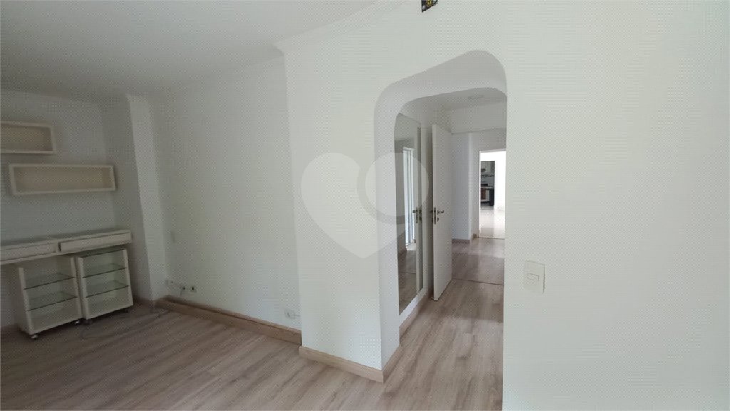 Apartamento à venda com 3 quartos, sendo 1 suíte,  em Vila Andrade, São Paulo, SP