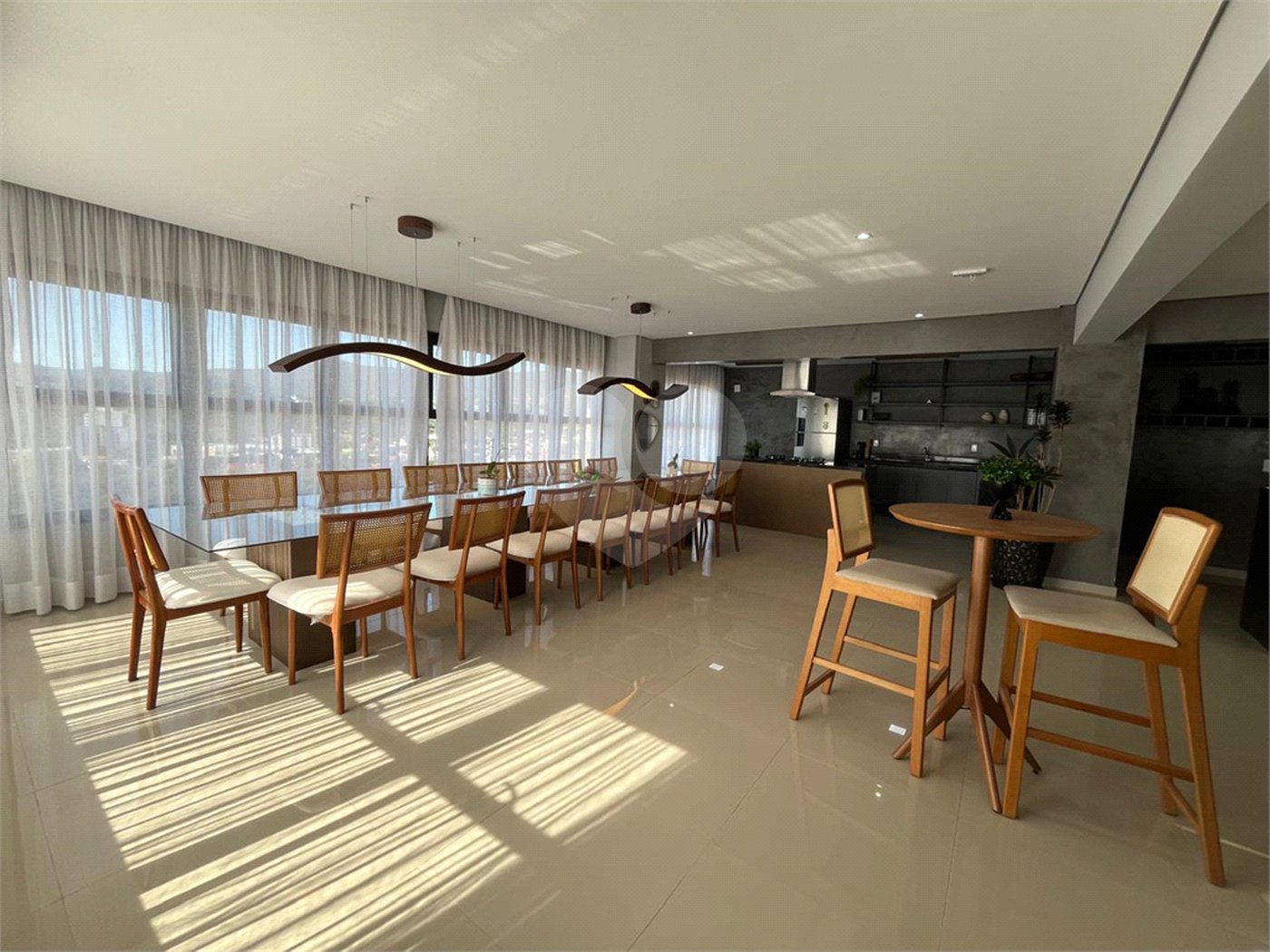 Apartamento à venda ou para alugar com 2 suítes em Atibaia Jardim, Atibaia, SP