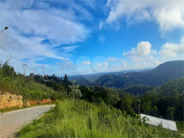 Casa à venda com 2 quartos, sendo 1 suíte,  no condomínio Águas de São Pedro, Mairiporã - SP