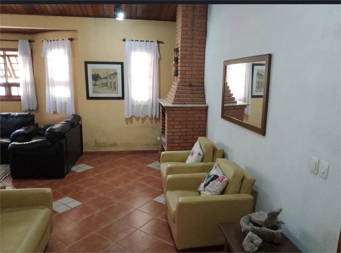 Casa à venda com 4 quartos, sendo 1 suíte, no condomínio Quinta da Cachoeira, Embu das Artes - SP