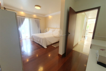 Casa à venda com 5 suítes no condomínio Vila Hípica I, Vinhedo - SP