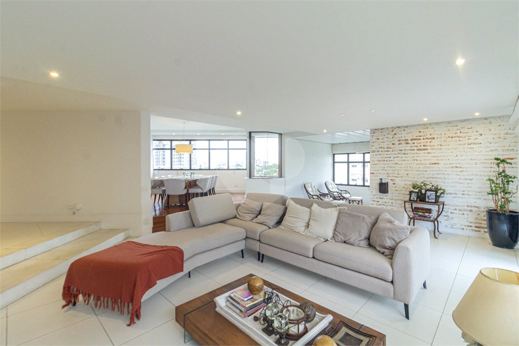 Apartamento à venda com 4 quartos, sendo 3 suítes, em Campo Belo, São Paulo, SP