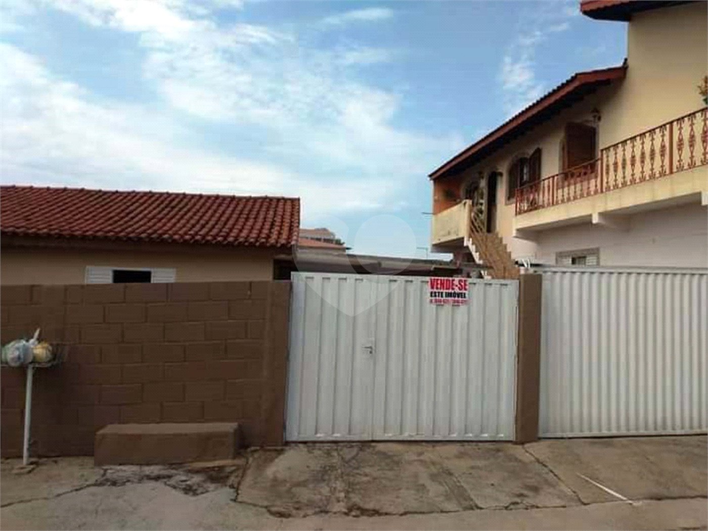 Casa versátil à venda: Casa com 2 Quartos, 3 Unidades Residenciais e Sala Comercial - Louveira