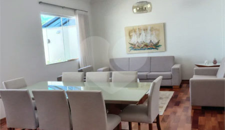 Casa à venda com 5 quartos, sendo 3 suítes,  em Parque San Carlo, Poços de Caldas, MG