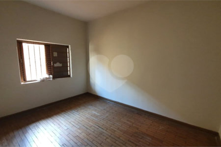 Sobrado com 4 dormitórios.