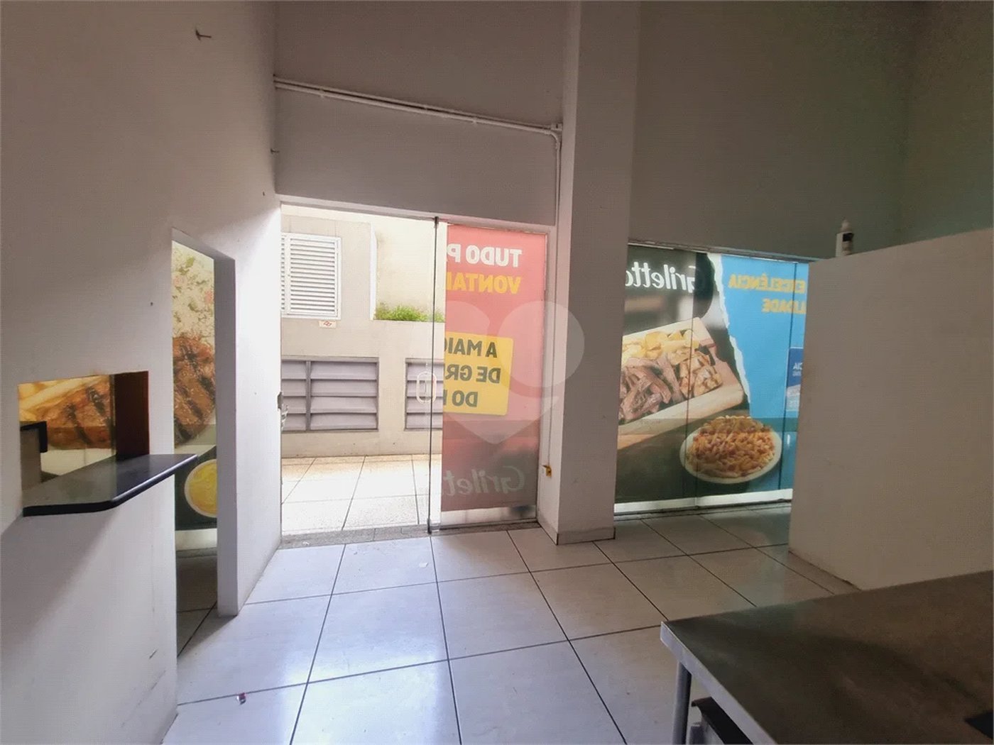 Imóvel térreo com mezanino pronto para lanchonete, venda ou locação, na Barra Funda