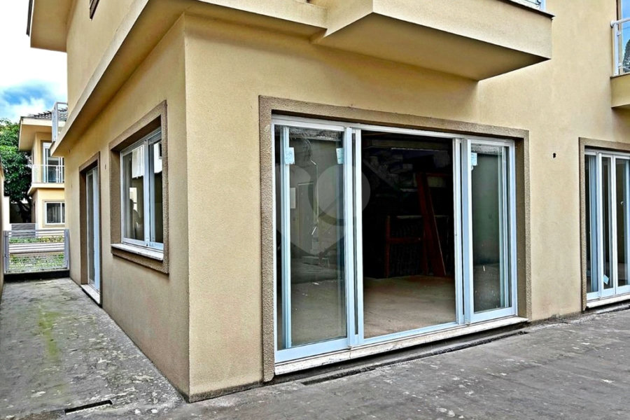 Casa de Alto Padrão à Venda em Condomínio Fechado no Barro Branco | 4 Suíte | 6 Vagas