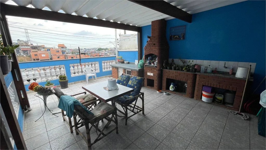 Sobrado à venda com 3 quartos em Jardim Laila, Embu das Artes, SP