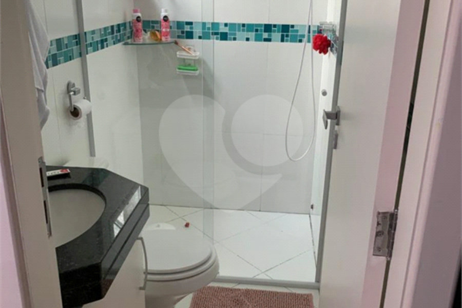 Sobrado à venda com 3 suítes em Vila Nivi, São Paulo, SP