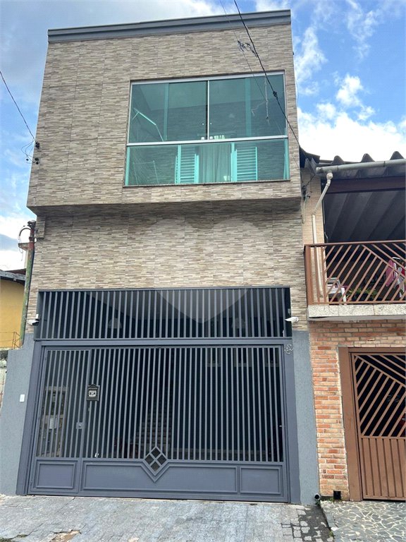 Sobrado à venda com 4 quartos, sendo 2 suítes,  em Jardim Marisa, São Paulo, SP