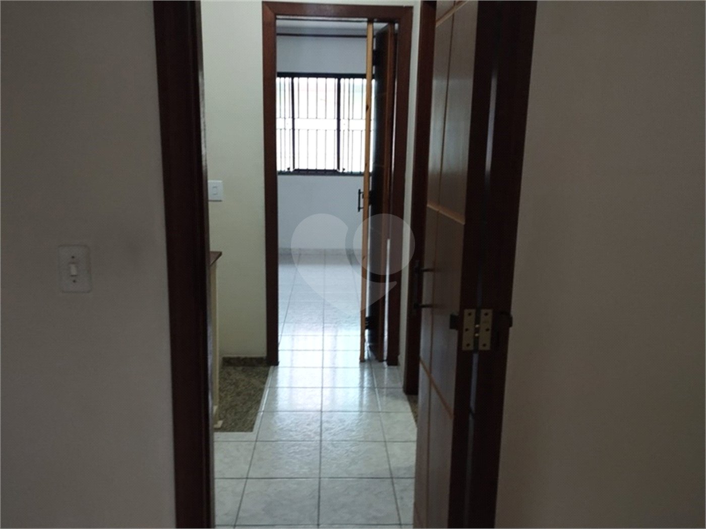 Casa à venda com 3 quartos, sendo 1 suíte, no condomínio Residencial Jardim das Palmas, São Paulo - SP