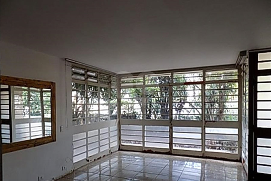 Sobrado à venda com 4 quartos, sendo 1 suíte,  em Pinheiros, São Paulo, SP