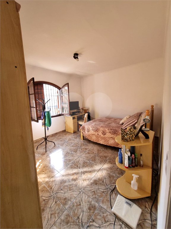 Sobrado à venda com 3 quartos em Bortolândia, São Paulo, SP