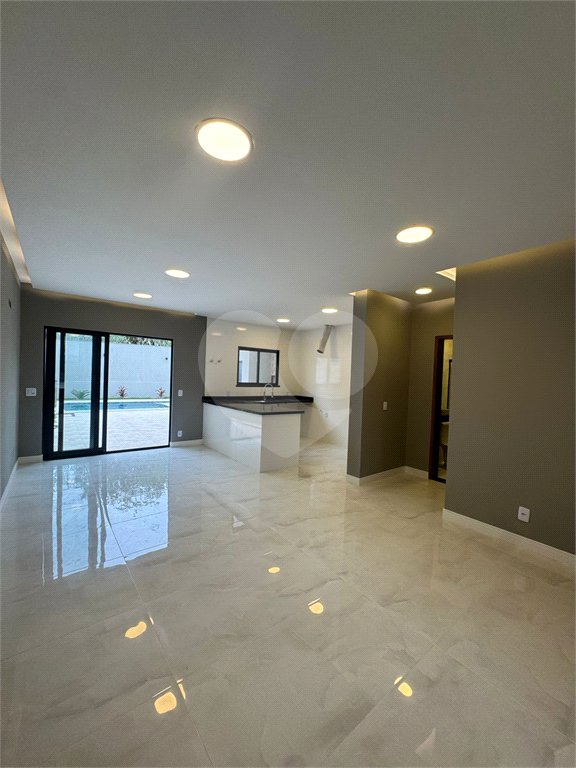Casa à venda com 5 quartos, sendo 4 suítes, no condomínio Grand Park, Rio de Janeiro - RJ